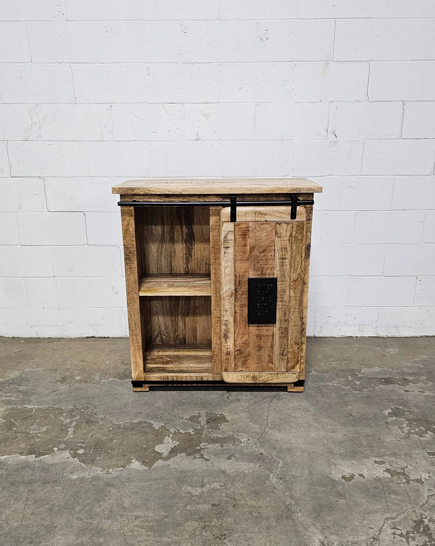 Meuble Commode Farmhouse en bois de manguier brut porte coulissante