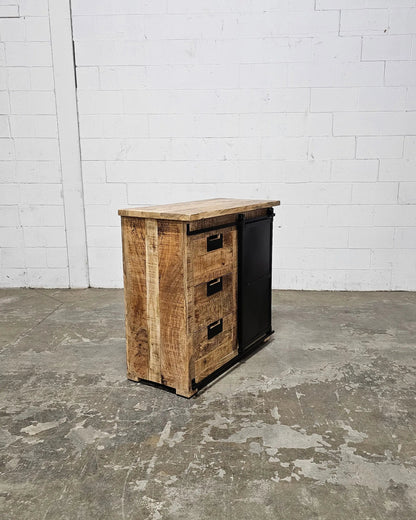 Meuble Commode Raven en bois de manguier porte coulissante en acier noir