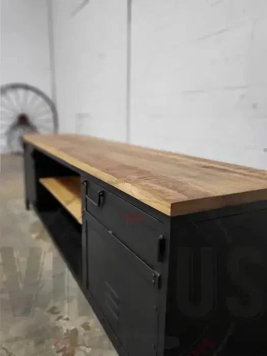 Meuble télé industriel en acier noir style casier dessus en bois de manguier